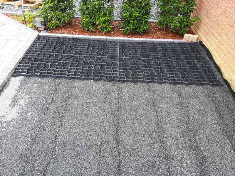 Bodengitter für eine schöne, dekorative Gestaltung von Einfahrt, Hof & PKW Stellplatz mit Schotter