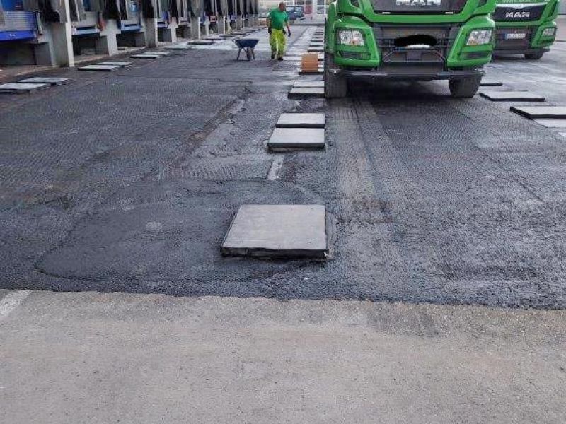 Lastverteilplatten statt Asphalt als dauerhaft druckstabiler Untergrund für die Stützen von Wechselbrücken