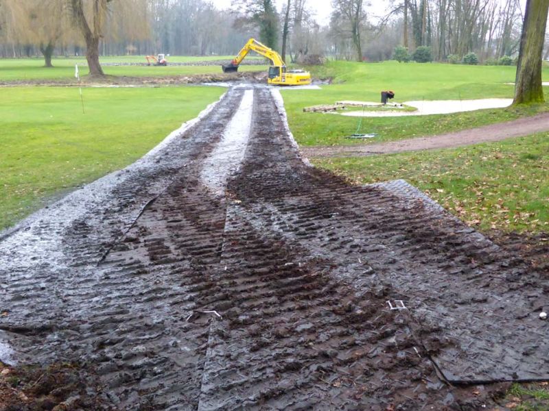 Mobile Baustraße als Bodenschutz bei Kettenfahrzeugen
