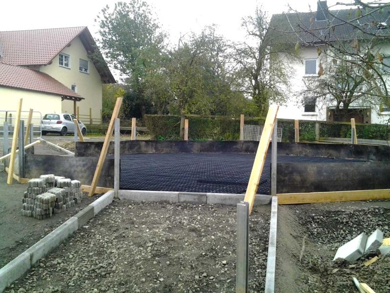 Bodengitter BG50 zur trittfesten Bodenbefestigung eines Roundpen / Führanlage