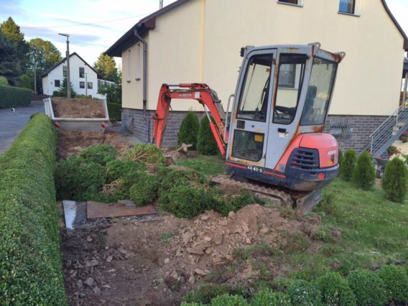 Verwandlung eines Vorgarten in einen schön angelegten PKW Stellplatz