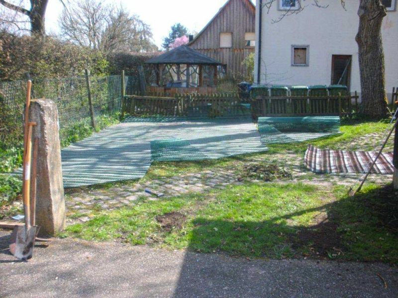 Dauerhafte Rasenverstärkung eines Pfarrgarten für Feste und Feierlichkeiten