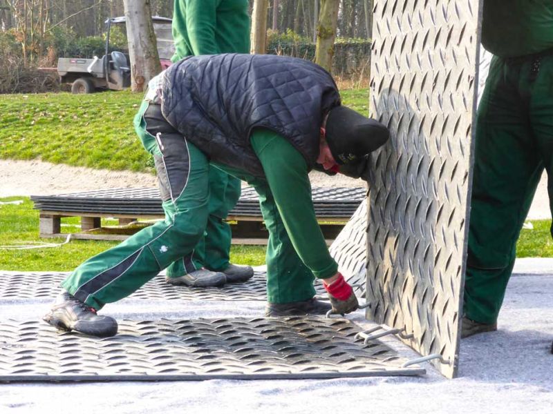 Baustraße zur Teichentschlammung im Golfplatzbau bzw. Golfplatzpflege