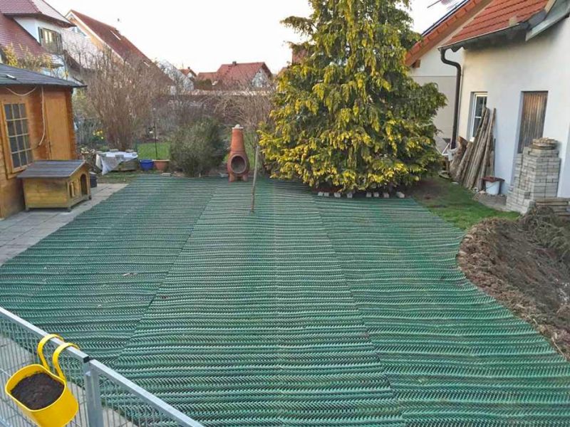 Rasennetz RN 1800 als Wühlschutz, Buddelschutz für den Hundeauslauf im Garten