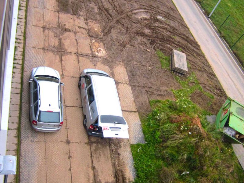 Arbeitsplattform als BE-Fläche mit temporären Platten zur Nutzung als Stell- und Lagerfläche