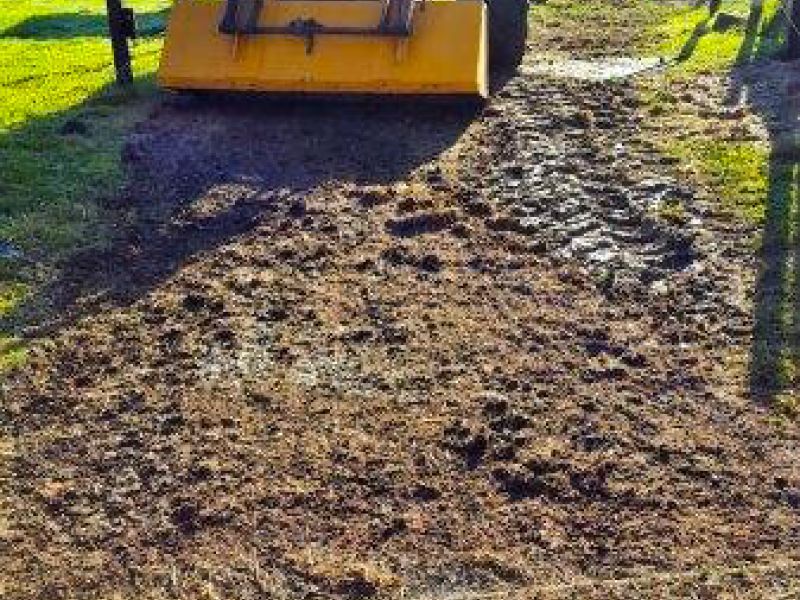 Befestigter und Matschfreier Stallauslauf für Kühe mit dem Bodengitter BG30