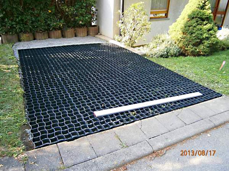 Anlegen eines zusätzlichen PKW-Stellplatz im Vorgarten mit dem Bodengitter BG50
