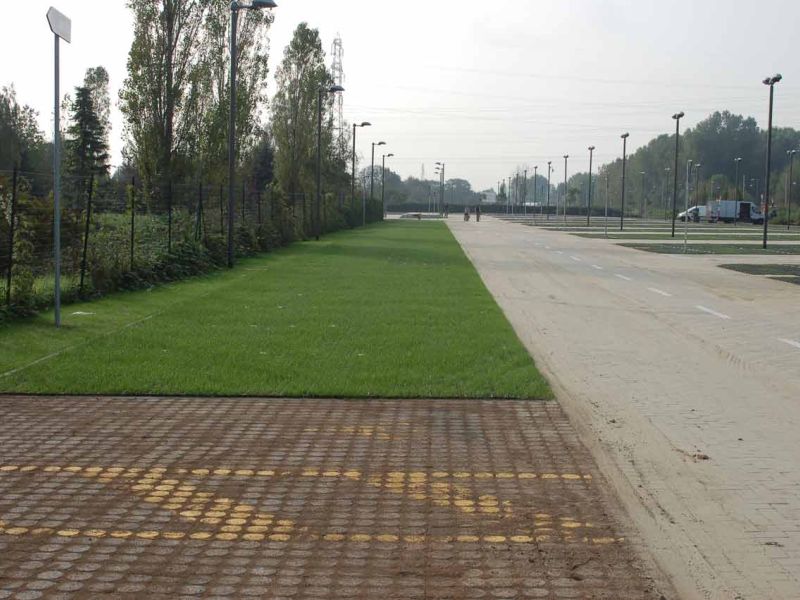 Herstellen eines Großparkplatz mit dem Kunststoff Rasengitter RG24