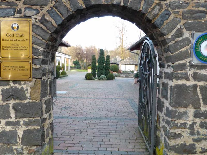 Baustraße zur Teichentschlammung im Golfplatzbau bzw. Golfplatzpflege