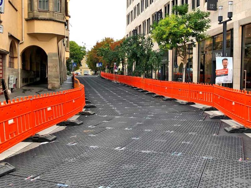 xtek Fahrplatten als Pflasterschutzmatte während der Umgestaltung und Sanierung des Markplatz in Stuttgart