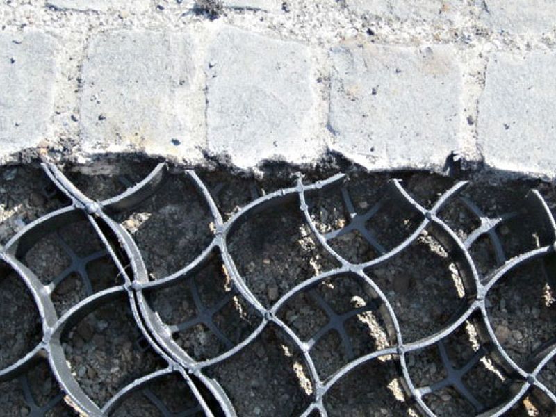 Herstellen eines unversiegelten Hof mit dem Bodengitter BG50