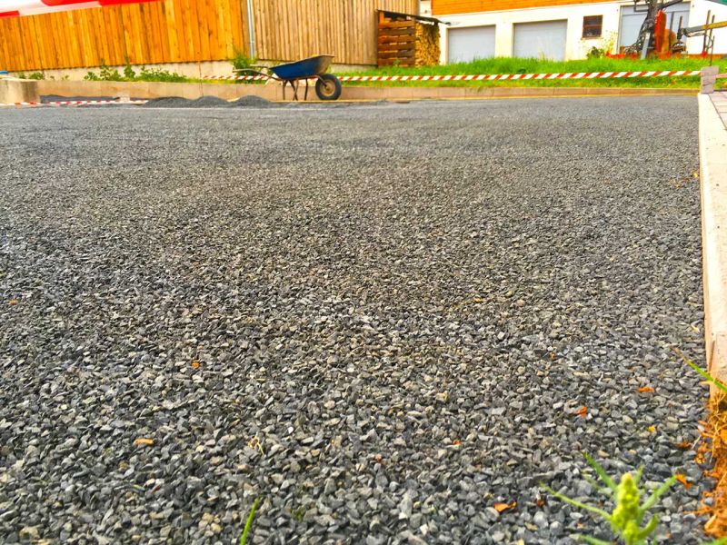 Begrünte Hofeinfahrt & Wohnwagen Stellplatz mit dem Bodengitter BG50 stabilisieren