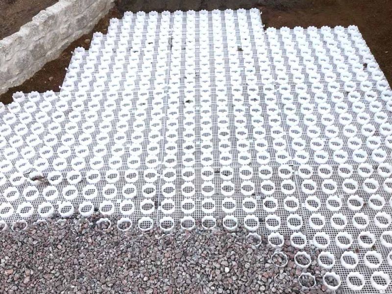 Sie möchten eine Kiesfläche als Stellplatz für ihren PKW anlegen ohne das Spurrillen durch die Befahrung entstehen? Wir empfehlen das Premium Kiesgitter KG30!