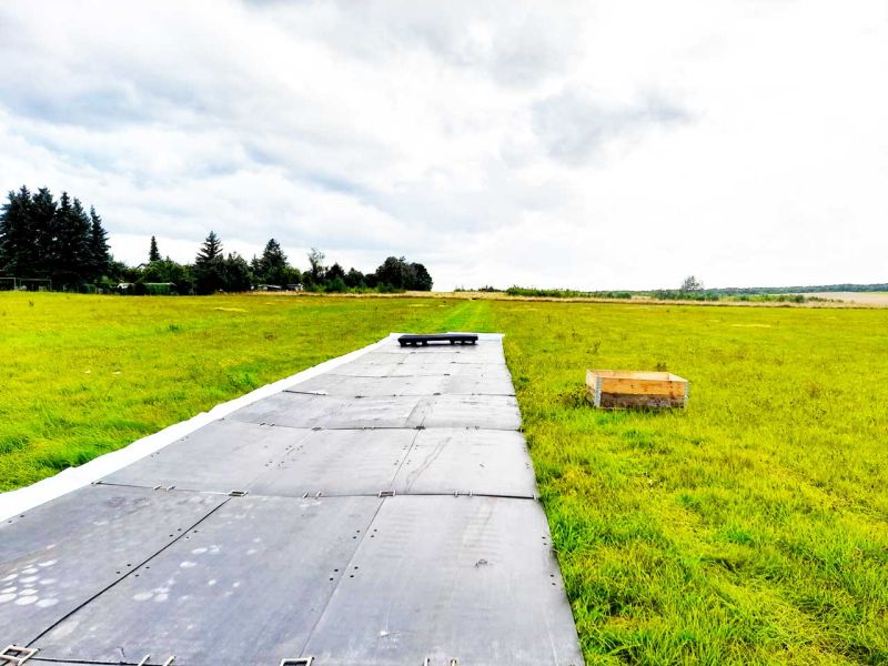 3-spurige Baustrasse für ökologische Ausgleichmaßnahmen der Bachverrohrung entlang der Autobahn A72