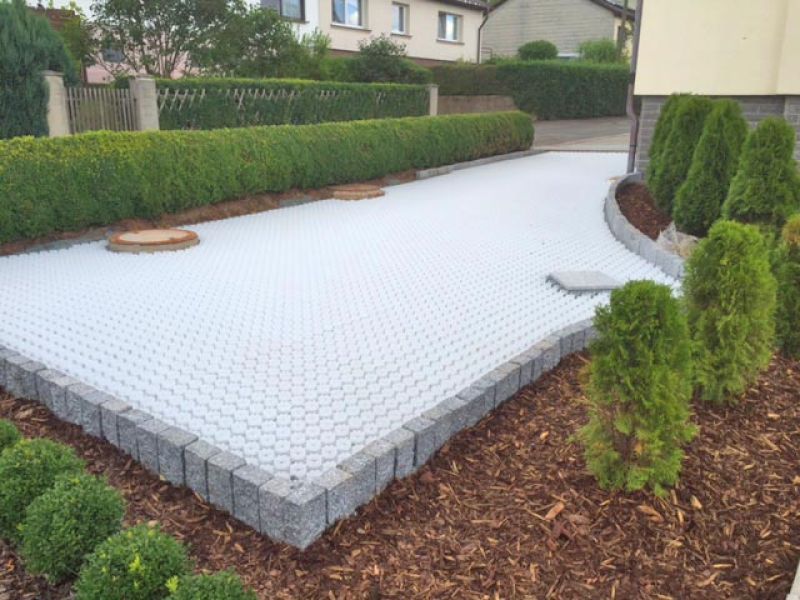 Verwandlung eines Vorgarten in einen schön angelegten PKW Stellplatz