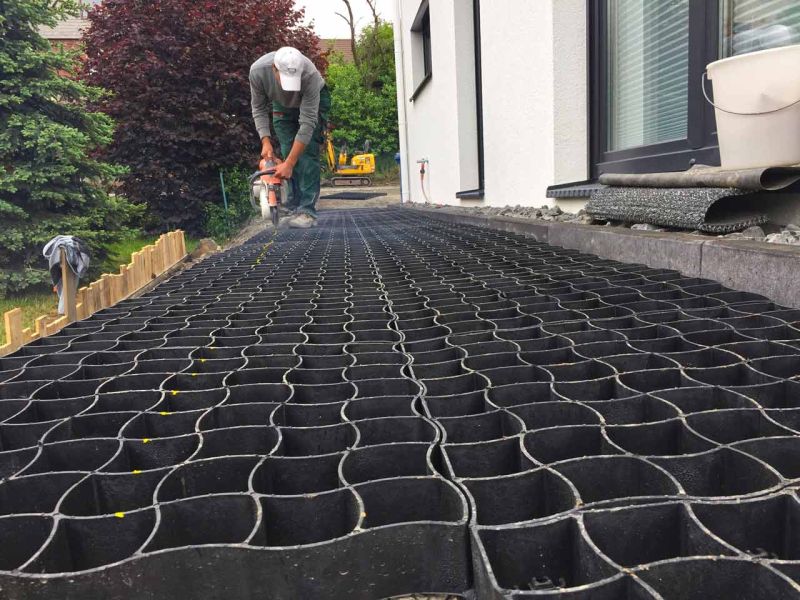 RASEN VERSTÄRKEN UND BEFAHRBAR MACHEN MIT BODENGITTER BG50 AUS KUNSTSTOFF