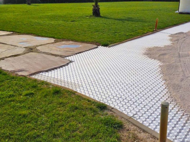 Anlegen eines stabilisierten Kiesweg im Garten mit dem Kiesgitter KG30