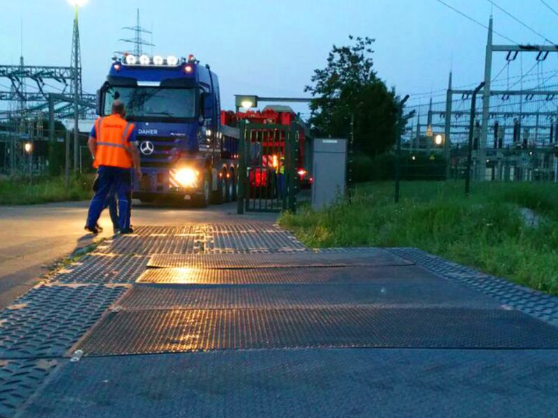 mobile fahrplatten bodenschutzplatten fuer begleitfahrzeuge schwertransport 4 referenz