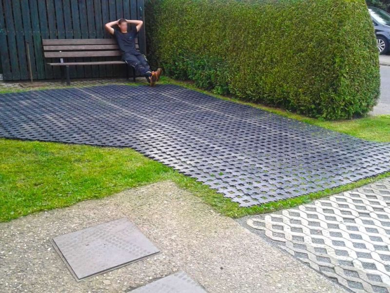 PKW-Stellplatz neu anlegen mit dem Kunststoff Rasengitterstein RGS35