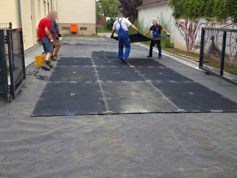 Fahrplatten als temporäre Baustraße zum Pflasterschutz