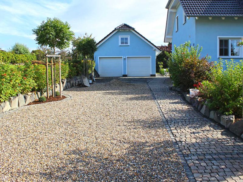 Kiestabilisierung eines neu angelegten Hof und Einfahrt mit dem Kiesgitter KG30