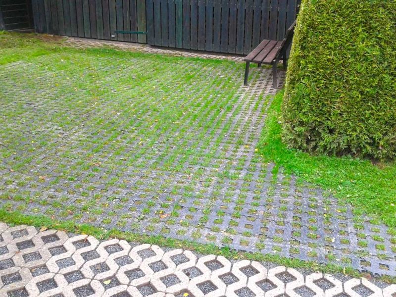 PKW-Stellplatz neu anlegen mit dem Kunststoff Rasengitterstein RGS35