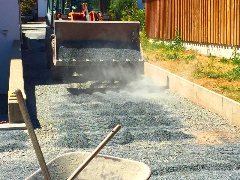 Begrünte Hofeinfahrt & Wohnwagen Stellplatz mit dem Bodengitter BG50 stabilisieren