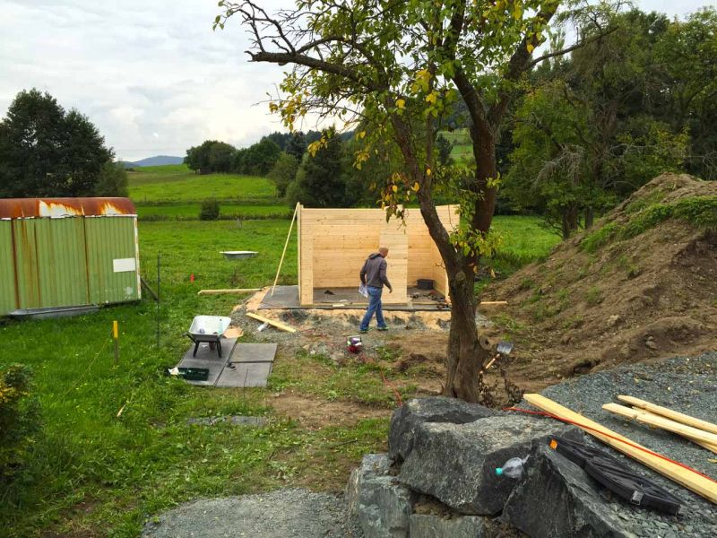 Bodenmatten statt Holzboden als isolierender Fußboden für ein Gartenhaus