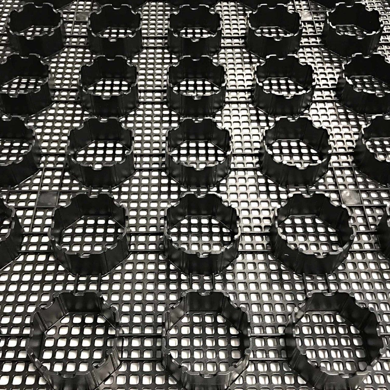 Kiesmatte KM30 (Bodenwabe/Kieswabe) 580 x 580 x 30 mm · 350,0 t/m² belastbar · Professionelle Stabilisierung von Kies, Schotter, extrem wasserdurchlässig