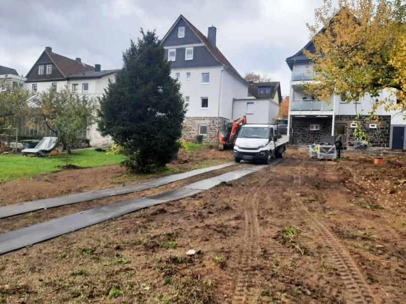 v:tek Fahrplatten-Set als Fahrspur mit Kunststoff Überfahrplatten im Gartenbau & Landschaftsbau