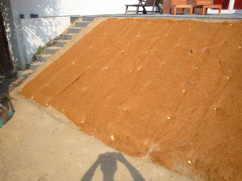 Hangsicherung im Garten einfach gemacht mit der Böschungsmatte BM350