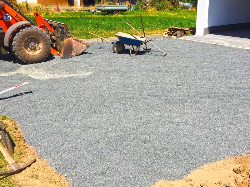 Begrünte Hofeinfahrt & Wohnwagen Stellplatz mit dem Bodengitter BG50 stabilisieren