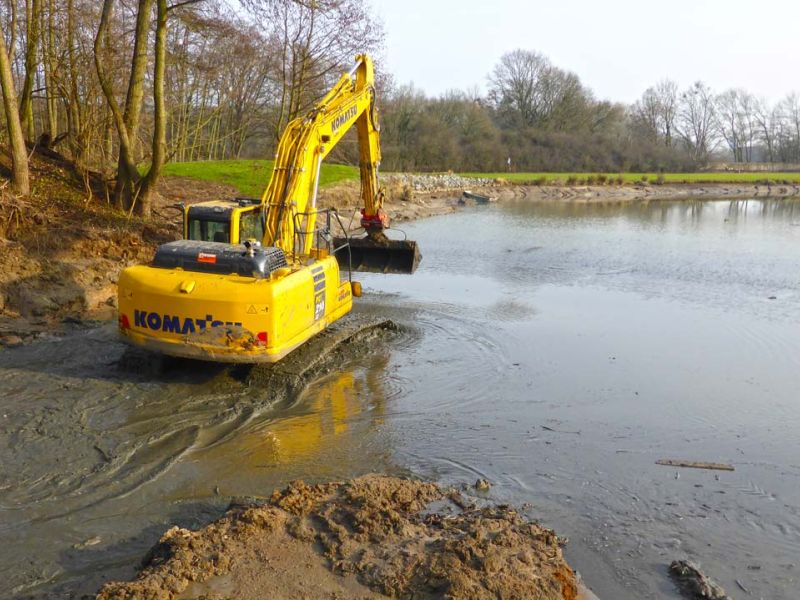 Baustraße zur Teichentschlammung im Golfplatzbau bzw. Golfplatzpflege