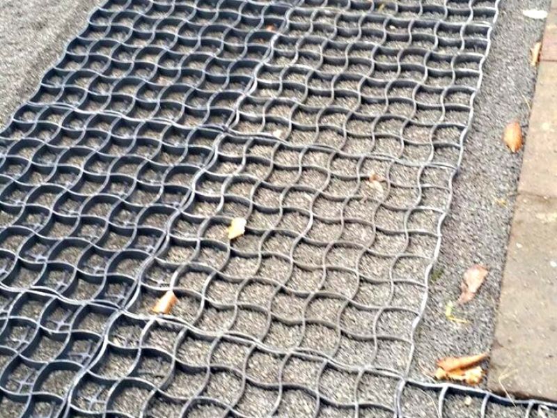Vom Matschpaddock zum dauerhaft, stabilen und befestigtem Offenstall bzw. Paddock für Pferde