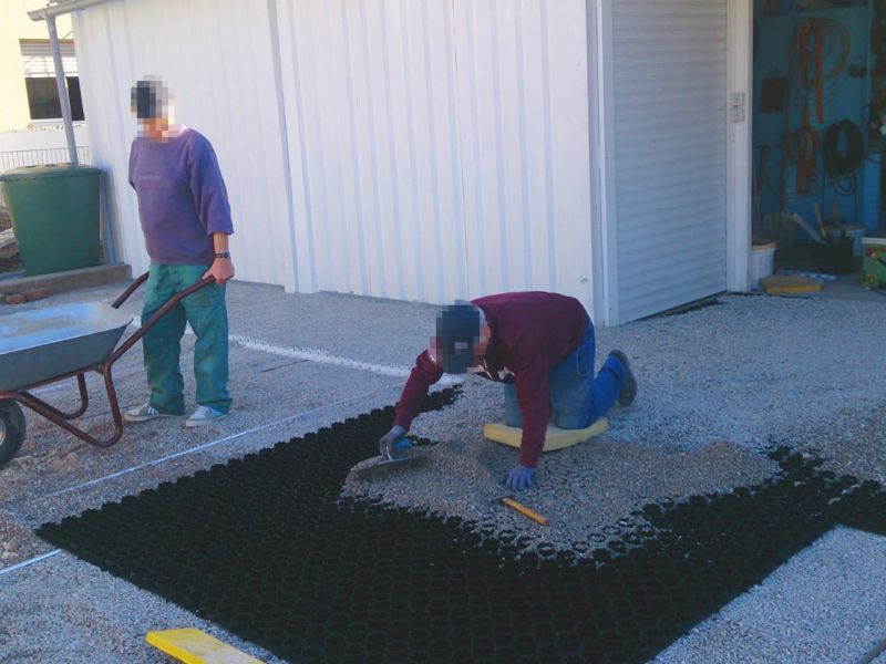 Parkplatz begradigen – ein Projektbeispiel für eine gelungene Gestaltung mit der Kiesmatte KM30