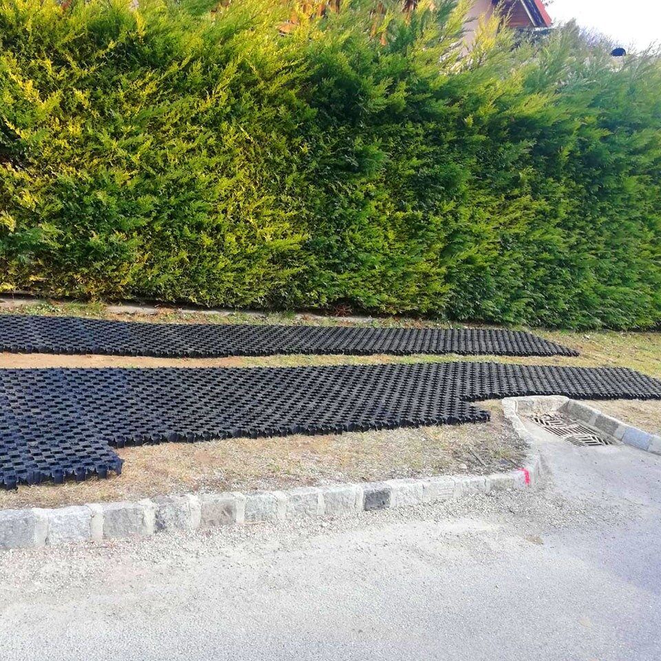 Ankergitter AG60, 400 x 400 x 60 mm, 0,9 kg. Bodengitter mit integrierten Ankerelementen, Drainagefunktion & extremer Lastverteilung. Profilierte Oberfläche.
