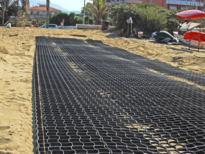 Bodengitter BG50 zur Herstellung eines befestigten Weg für Fahrzeuge und Anhänger auf Sand