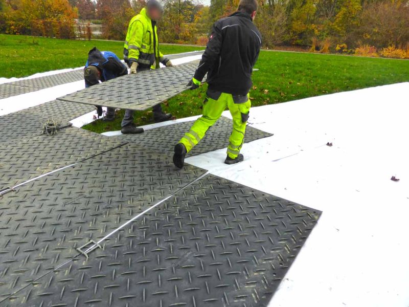 Fahrplatten als mobile Baustraße im Rohrleitungsbau in Giessen