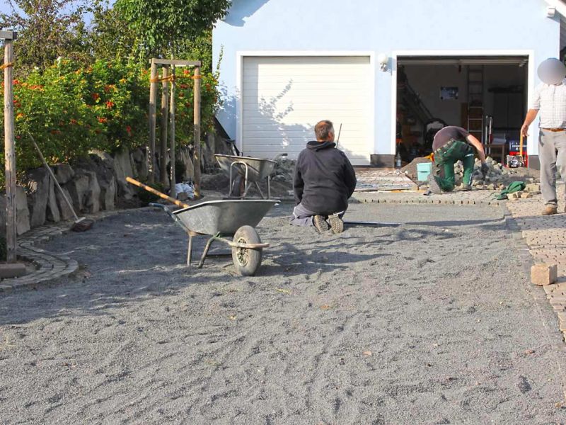 Kiestabilisierung eines neu angelegten Hof und Einfahrt mit dem Kiesgitter KG30