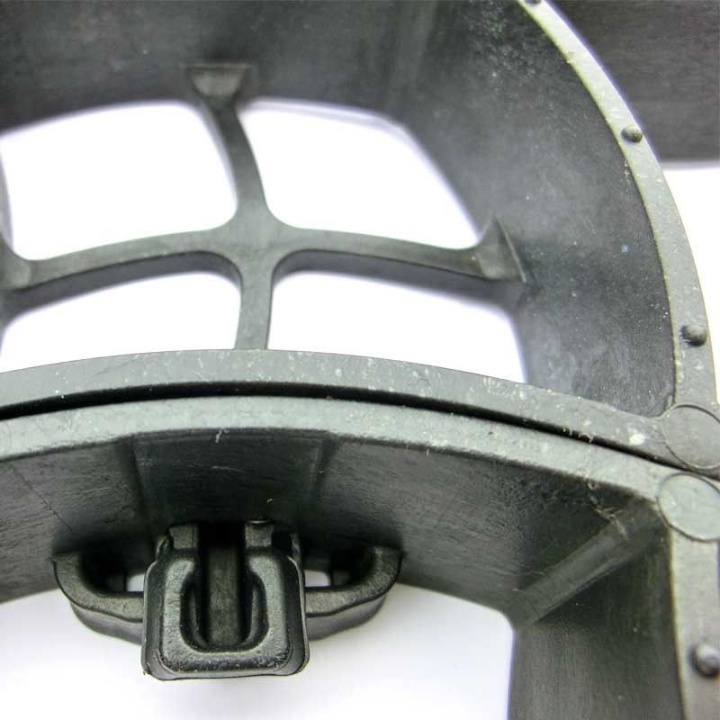 Koppelung von zwei Bodengittern BG30 im Detail