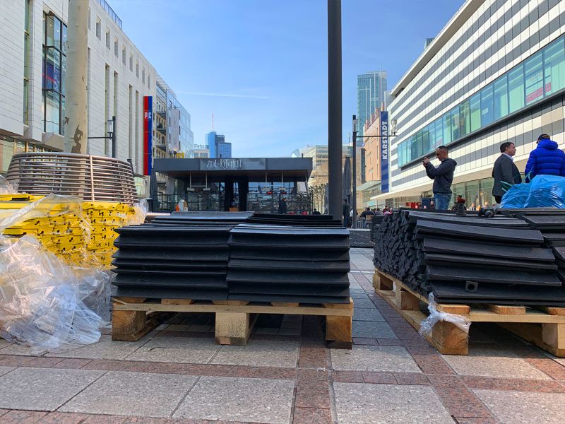 x:tek46 Kunststoffplatten als Bodenschutz auf innerstädtischer Baustelle