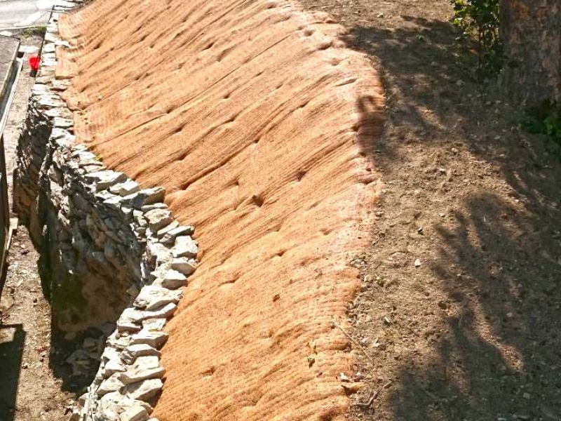Hang- und Mauer sichern mit der Böschungsmatte Kokos BMK350