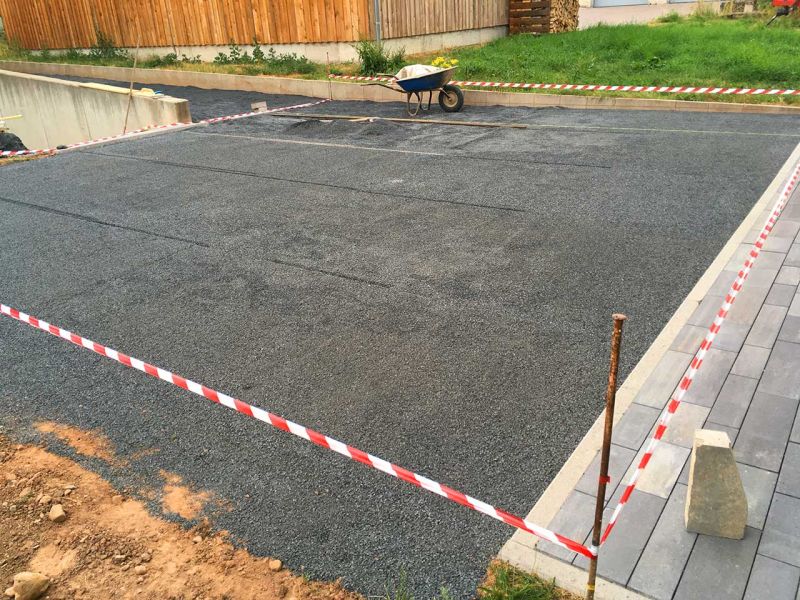 Begrünte Hofeinfahrt & Wohnwagen Stellplatz mit dem Bodengitter BG50 stabilisieren