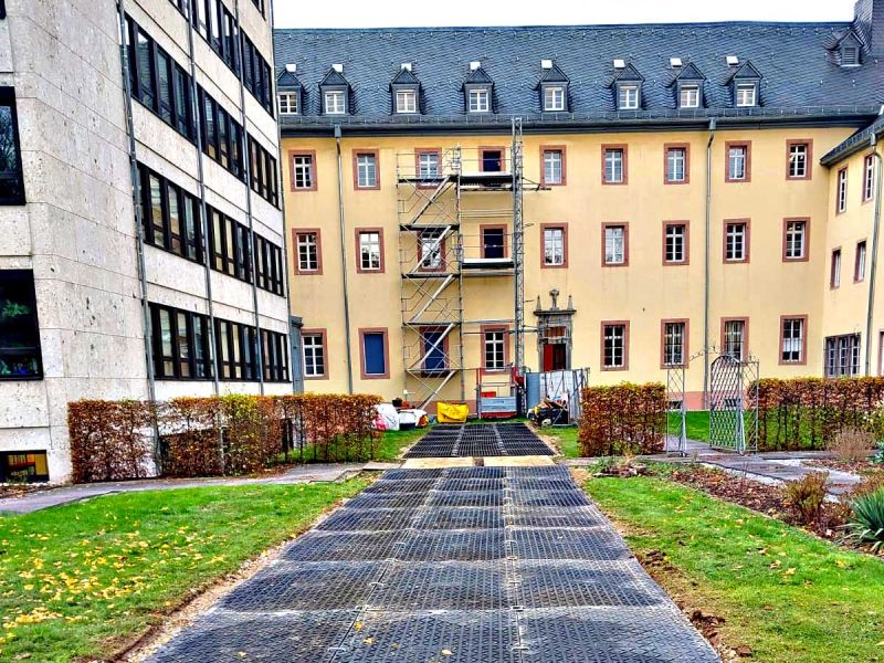 Sicherer Untergrund im Gerüstbau – warum Fahrplatten unverzichtbar sind