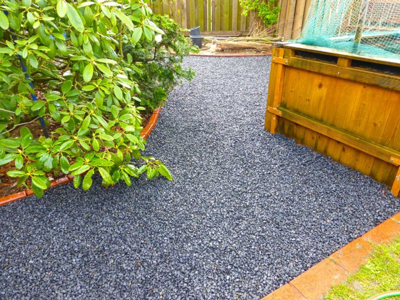 Anlegen eines stabilisierten Kiesweg und Gartenweg mit den Kieswaben KW50