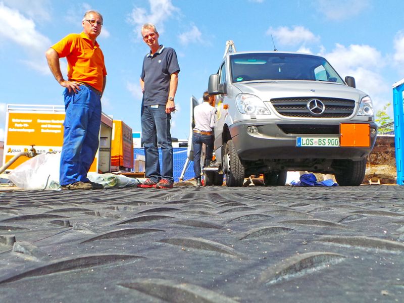 Mobile Baustraße vor dem Bundestag in Berlin