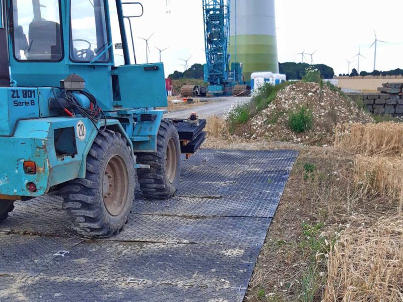 x:tek – XT46 Kunststoff Fahrplatten als mobile Baustrasse für den Bau bzw. Errichtung von Windkraftanlagen (WKA)