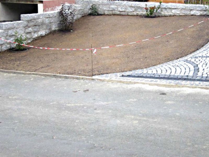 Herstellen eines unversiegelten Hof mit dem Bodengitter BG50