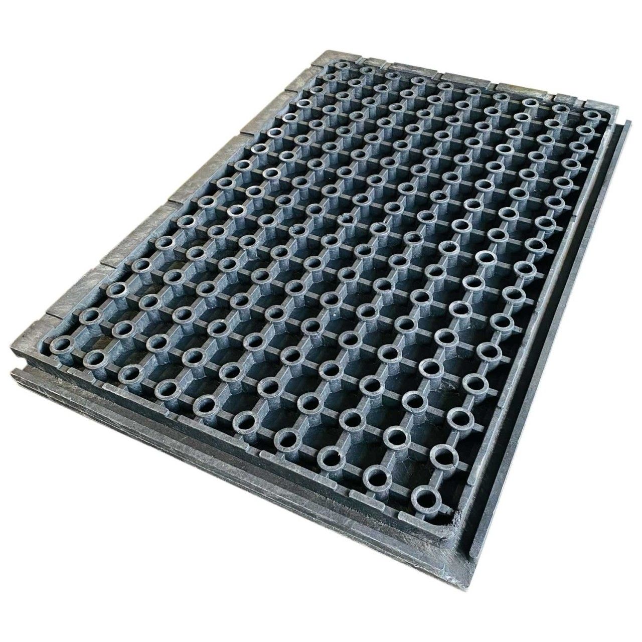 Unterseite der FastFloor FF43 Bodenmatte zum Abdecken & Schützen sensibler Böden & Flächen. Fußgängerfreundlich & befahrbar. Schnell & leicht zu verlegen. Massive Verzahnung.