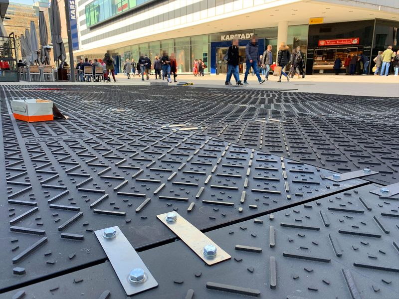 Verbinder für Fahrplatten im Einsatz